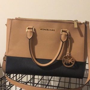 Micheal Kors purse